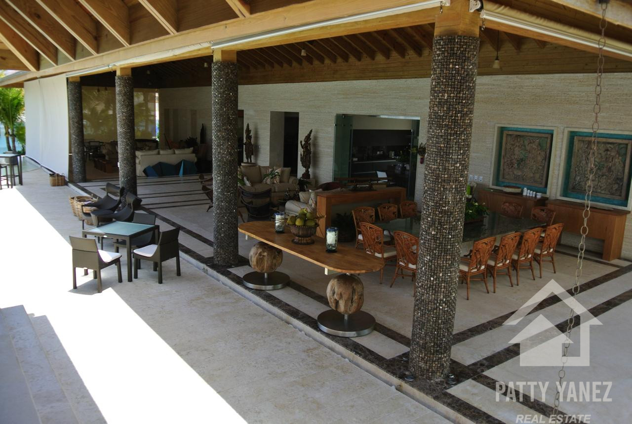 Mega mansión exclusiva frente al mar en Cap Cana: un refugio de lujo y una oportunidad de inversión