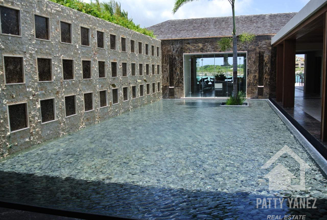 Mega mansión exclusiva frente al mar en Cap Cana: un refugio de lujo y una oportunidad de inversión