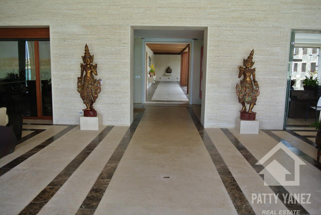 Mega mansión exclusiva frente al mar en Cap Cana: un refugio de lujo y una oportunidad de inversión