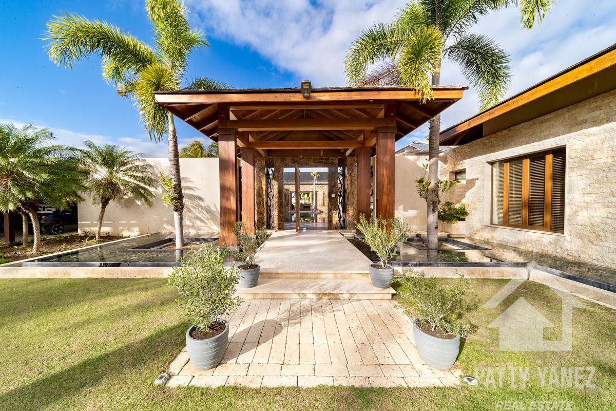 Mega mansión exclusiva frente al mar en Cap Cana: un refugio de lujo y una oportunidad de inversión