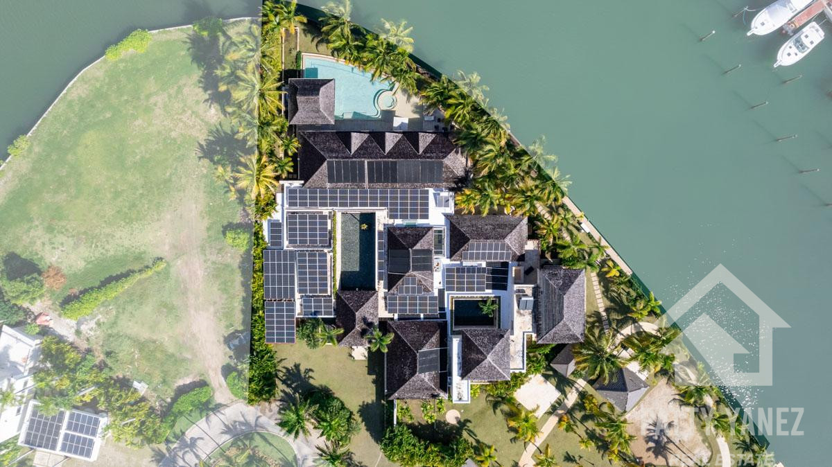 Mega mansión exclusiva frente al mar en Cap Cana: un refugio de lujo y una oportunidad de inversión