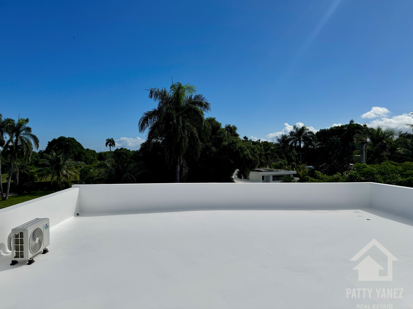 Luxury 3-Bedroom Villa for Sale in Gated Community Near the Beach – Dominican Republic
