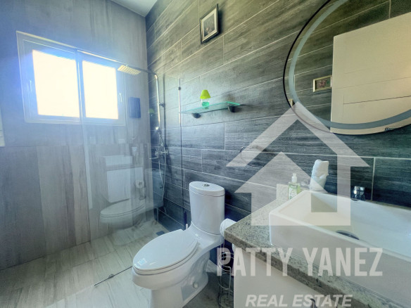 Encantadora villa de 3 dormitorios con vistas a la laguna y paneles solares – Cabarete, República Dominicana