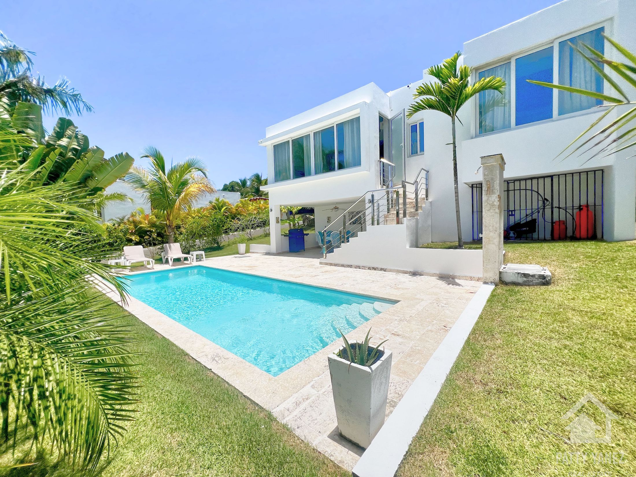 Encantadora villa de 3 dormitorios con vistas a la laguna y paneles solares – Cabarete, República Dominicana