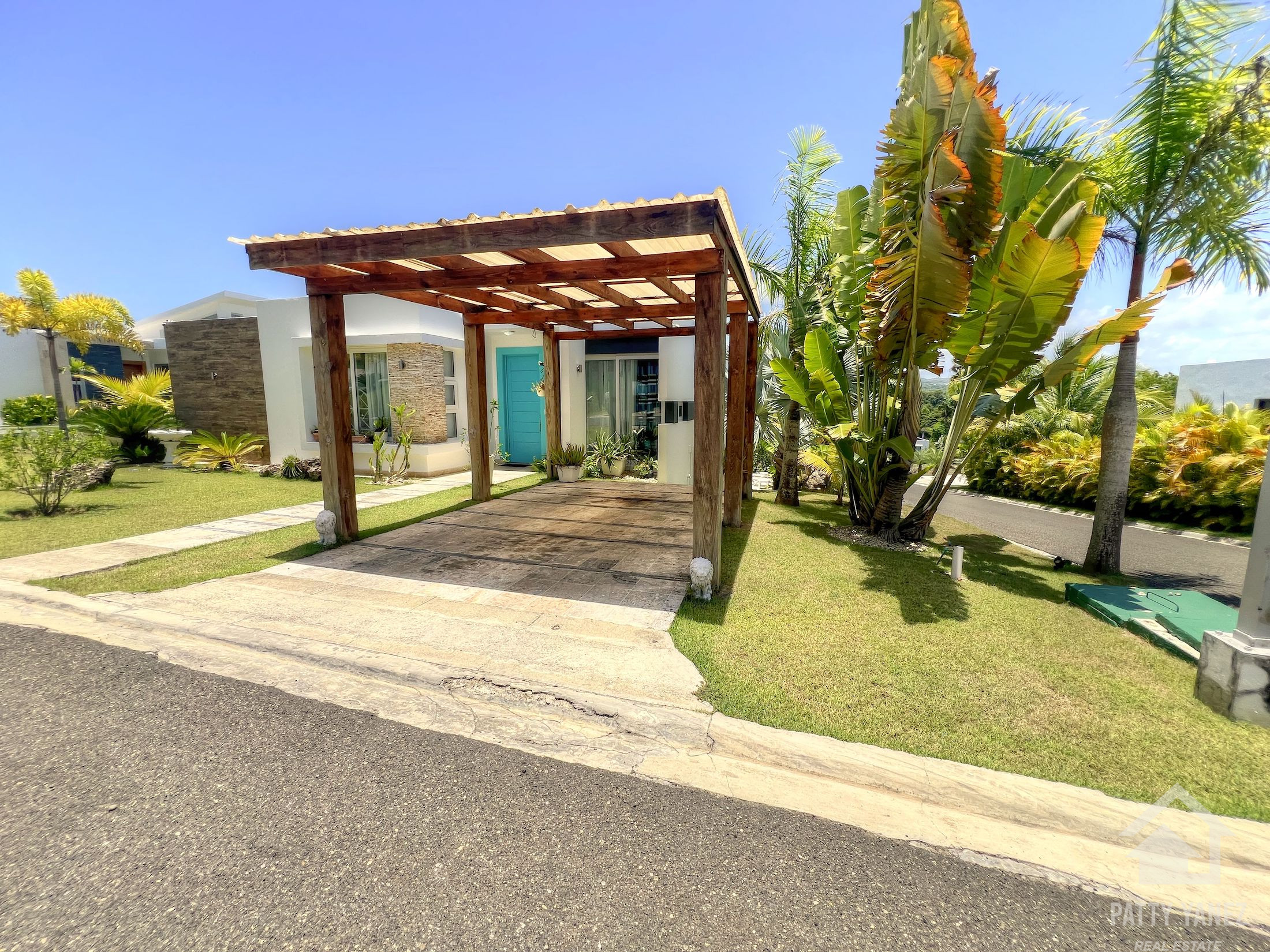 Encantadora villa de 3 dormitorios con vistas a la laguna y paneles solares – Cabarete, República Dominicana