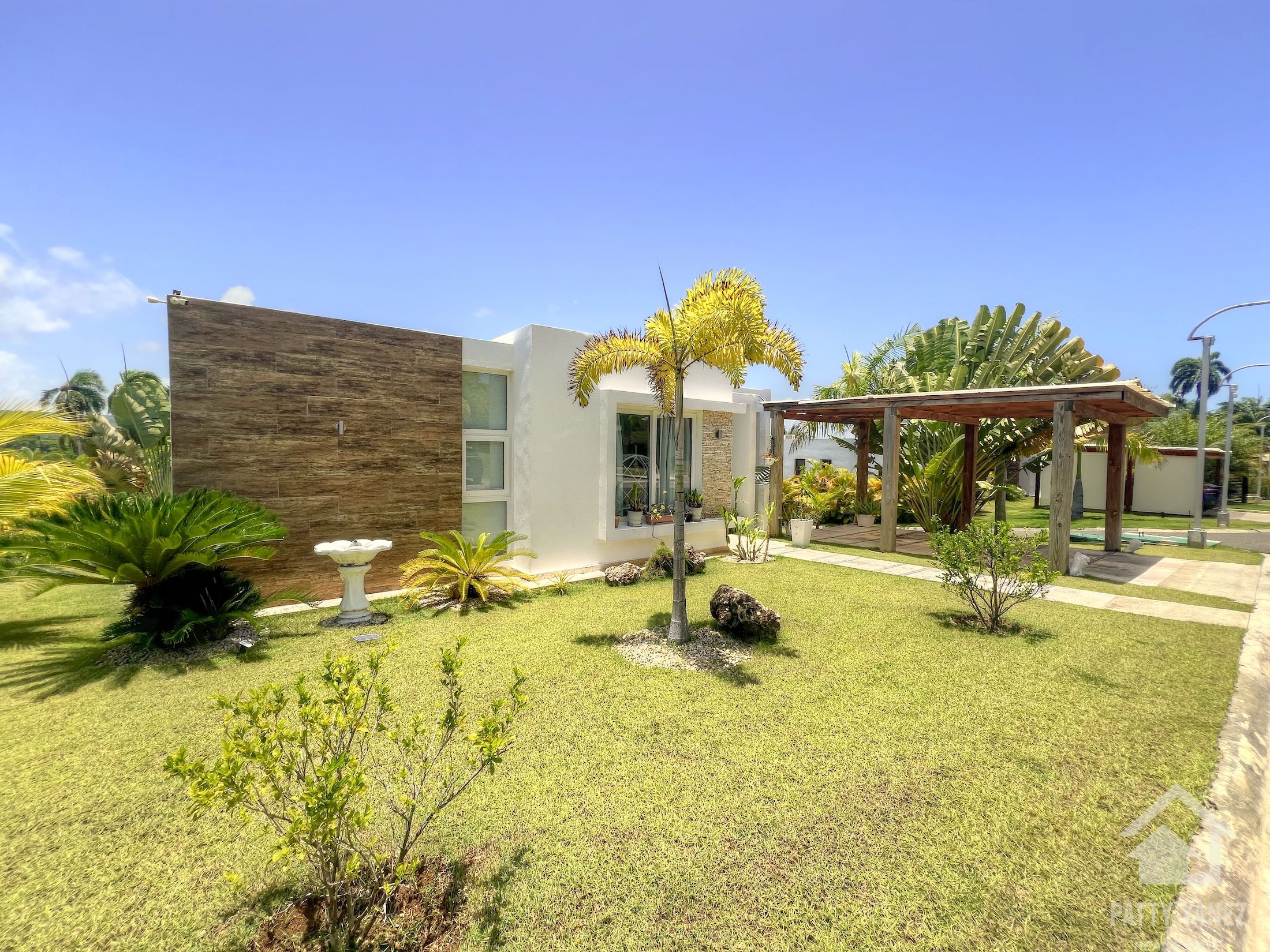 Encantadora villa de 3 dormitorios con vistas a la laguna y paneles solares – Cabarete, República Dominicana