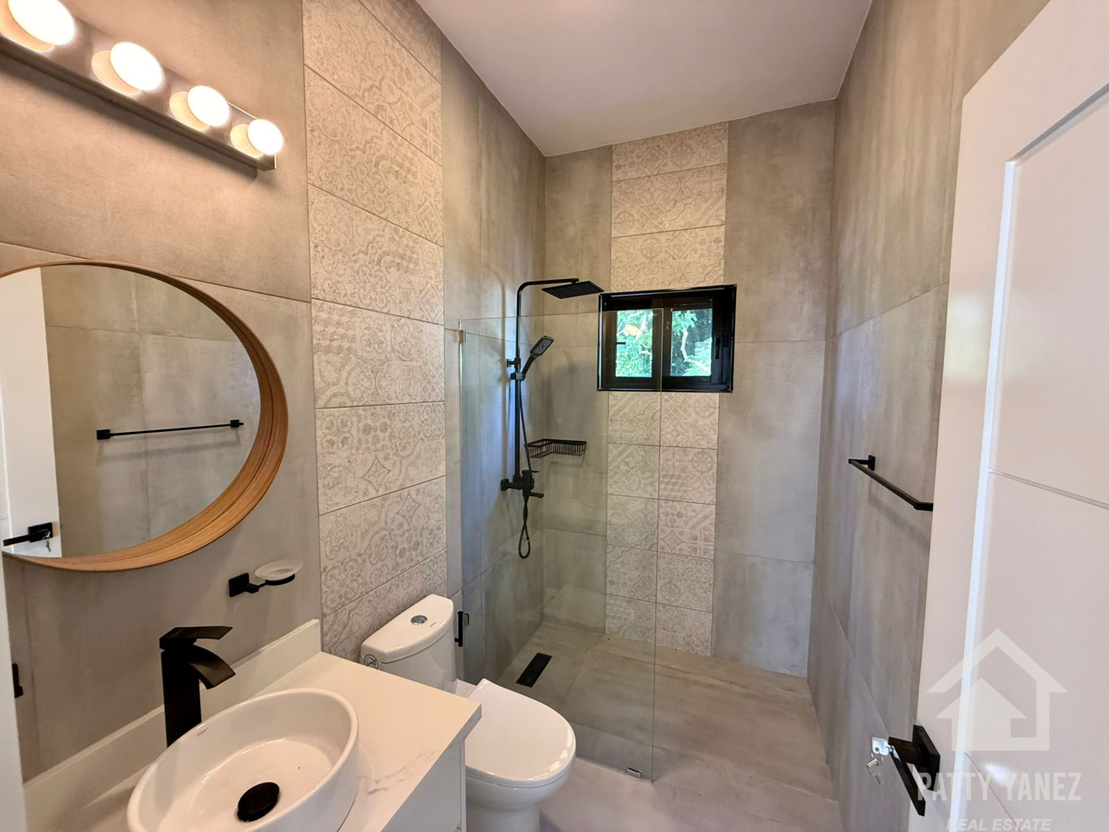 Villa moderna de 3 dormitorios – Complejo residencial cerrado, a unos pasos de la playa