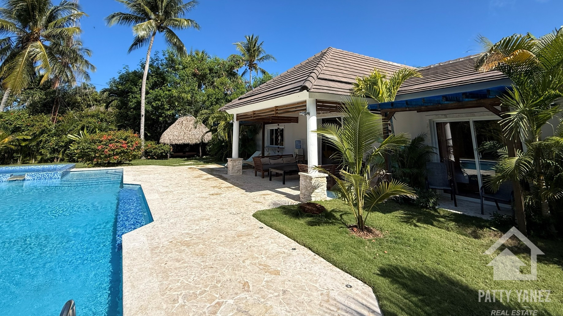 Hotel boutique de 9 habitaciones en venta cerca de una playa privada en Cabarete