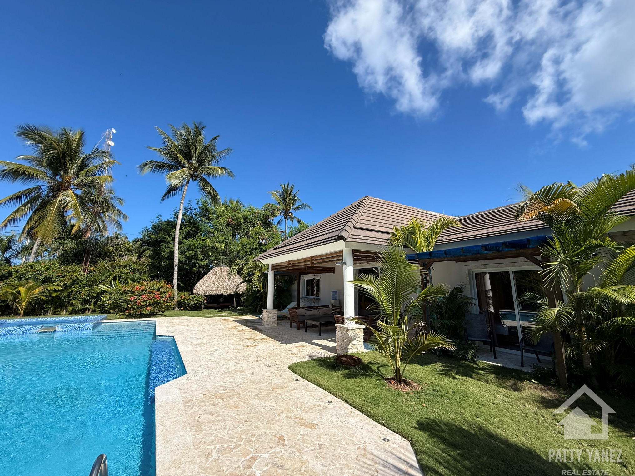 Hotel boutique en venta con villa de 9 habitaciones cerca de una playa privada en Cabarete
