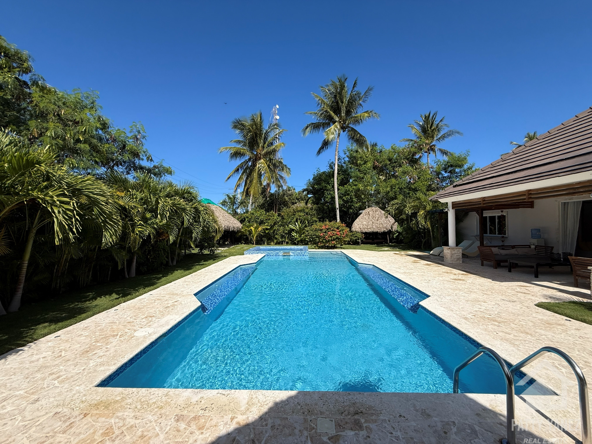 Hotel boutique en venta con villa de 9 habitaciones cerca de una playa privada en Cabarete