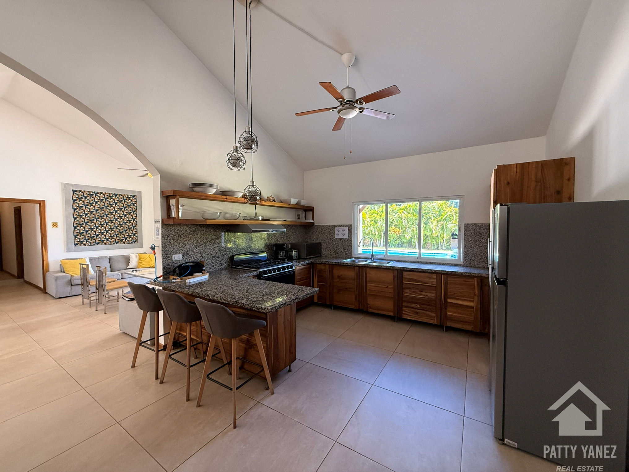 Hotel boutique en venta con villa de 9 habitaciones cerca de una playa privada en Cabarete