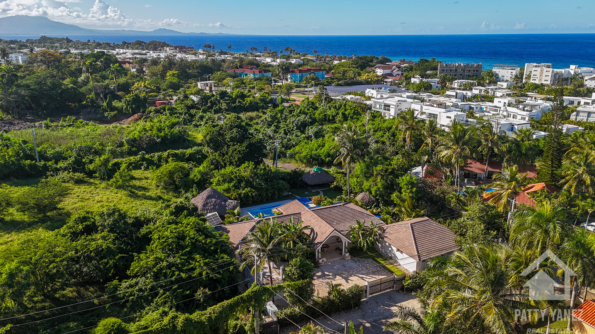 Hotel boutique en venta con villa de 9 habitaciones cerca de una playa privada en Cabarete