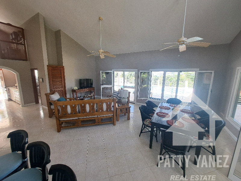 Multi-Unit House in Cabrera Hillside for Sale