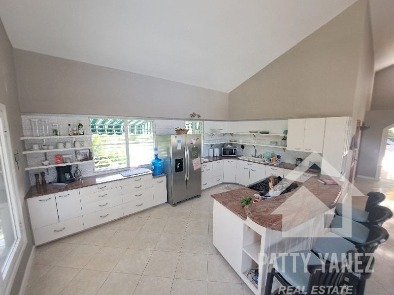 Multi-Unit House in Cabrera Hillside for Sale