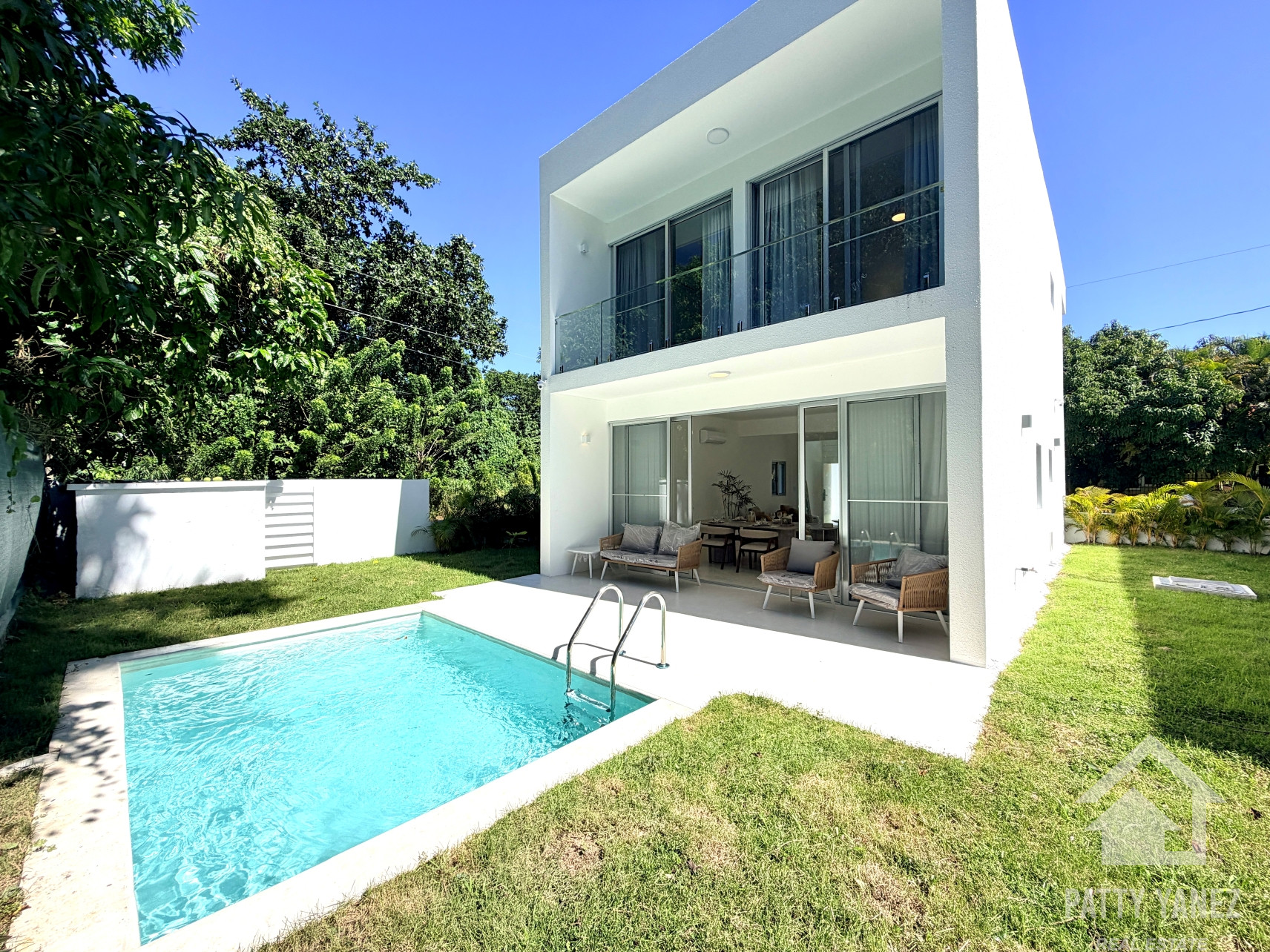 2-Bedroom Villa close to Beach, Modern Interior Decor