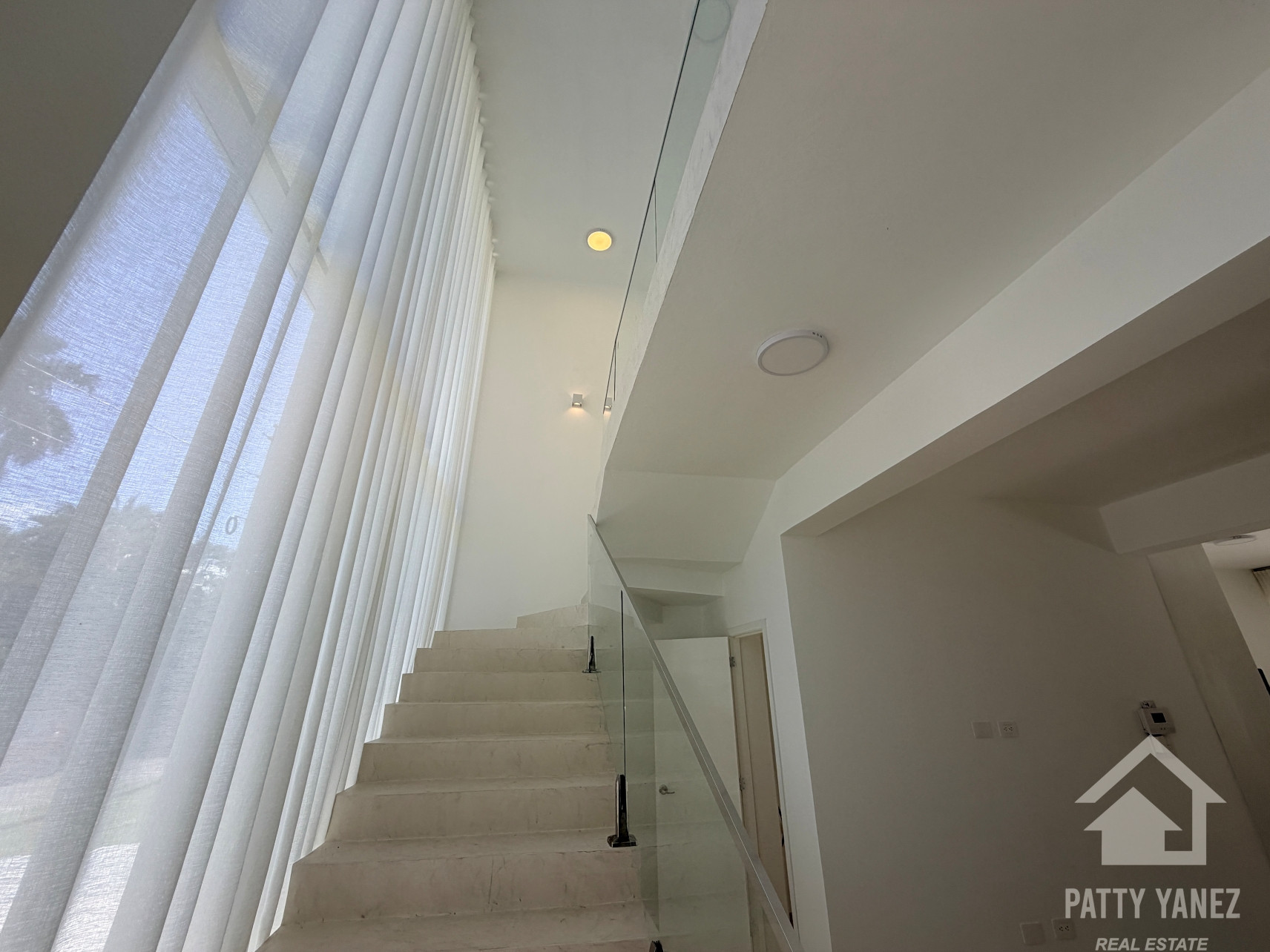 2-Bedroom Villa close to Beach, Modern Interior Decor
