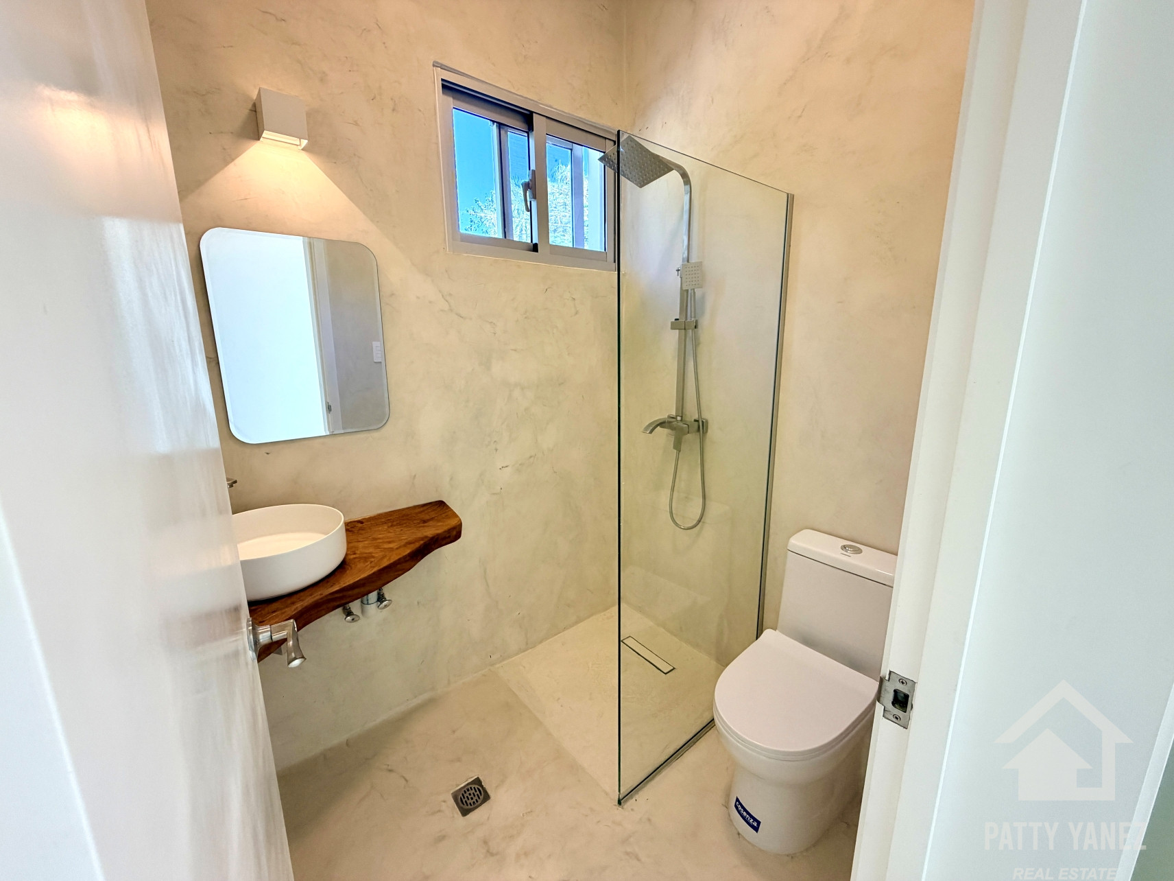 2-Bedroom Villa close to Beach, Modern Interior Decor