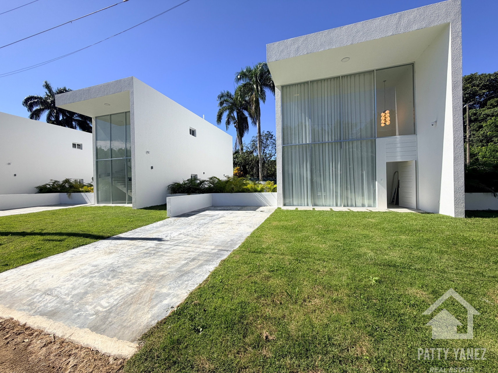 2-Bedroom Villa close to Beach, Modern Interior Decor