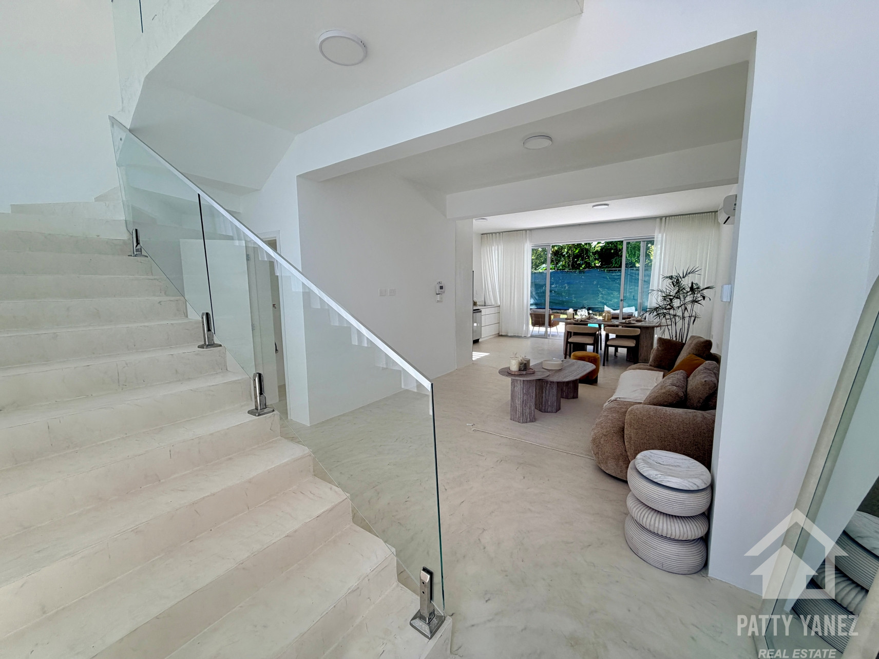 2-Bedroom Villa close to Beach, Modern Interior Decor