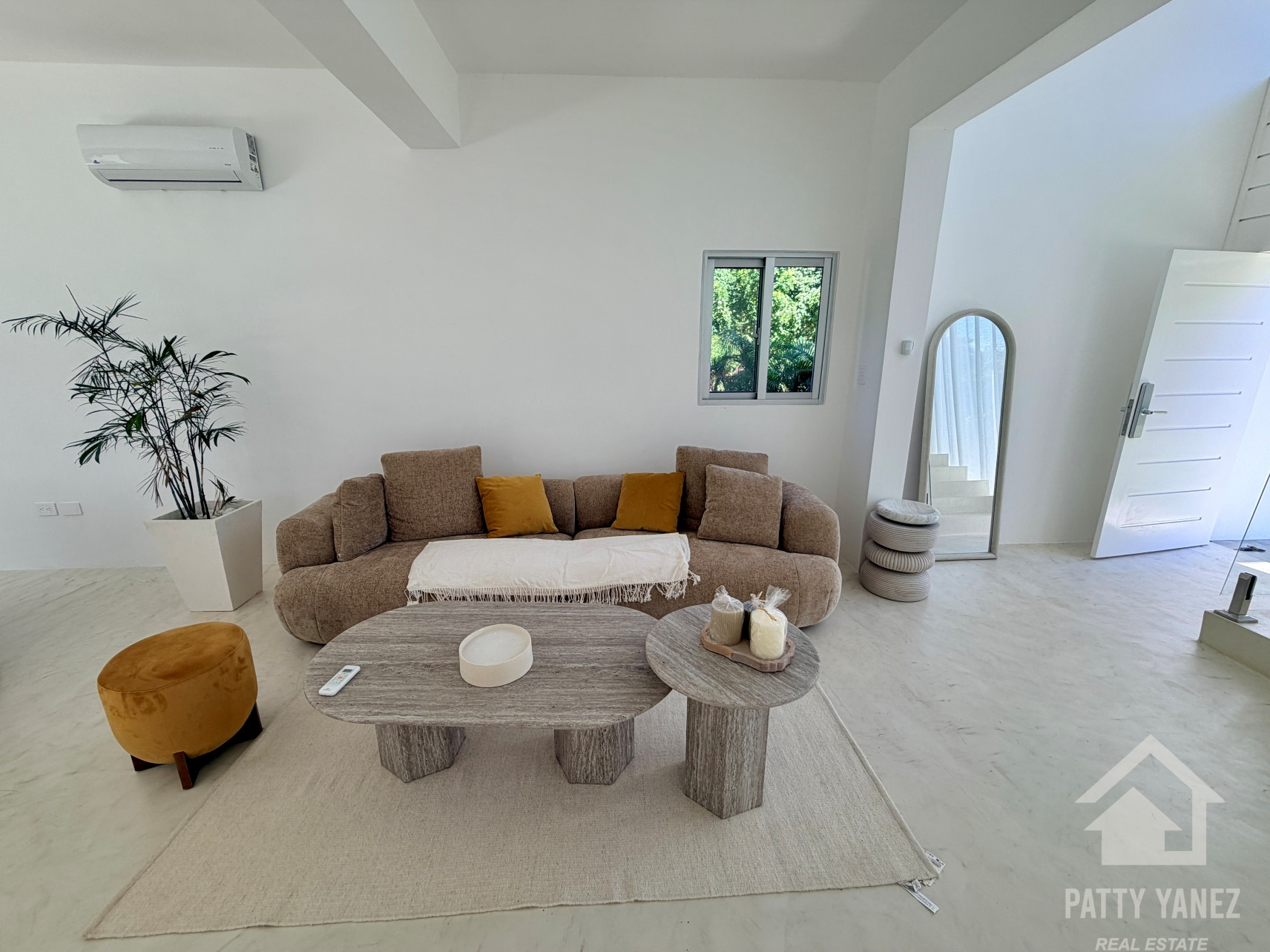 2-Bedroom Villa close to Beach, Modern Interior Decor