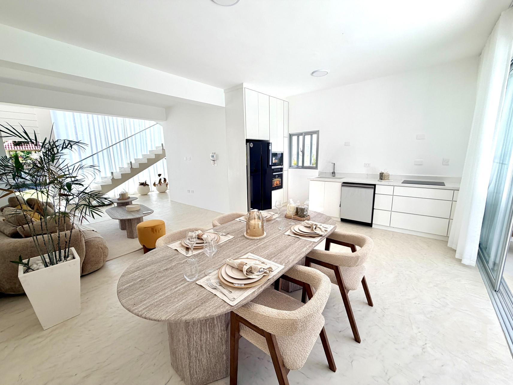 2-Bedroom Villa close to Beach, Modern Interior Decor