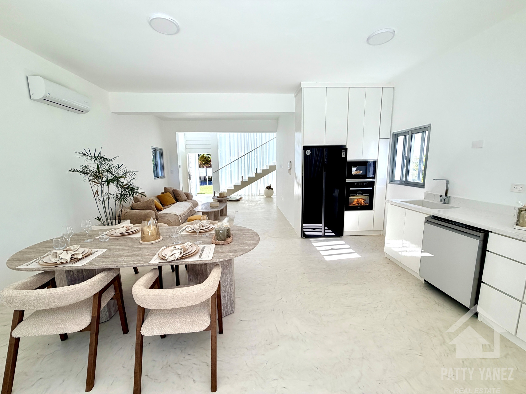 2-Bedroom Villa close to Beach, Modern Interior Decor