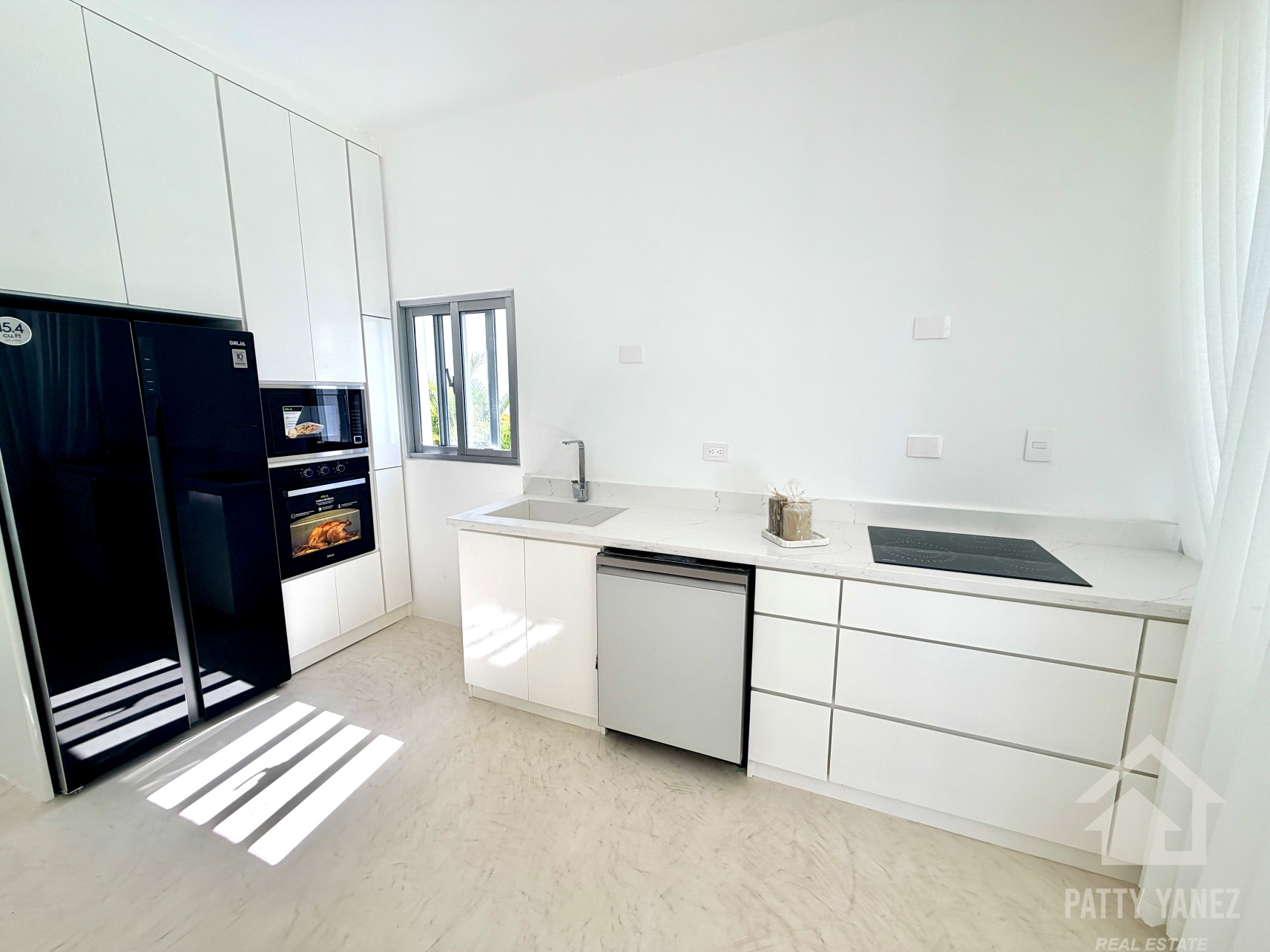 2-Bedroom Villa close to Beach, Modern Interior Decor