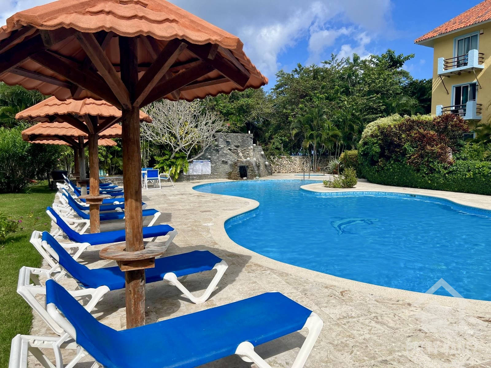 Oceanfront Condo with Sea Views in a Gated Community – Ideal for Living or Investment