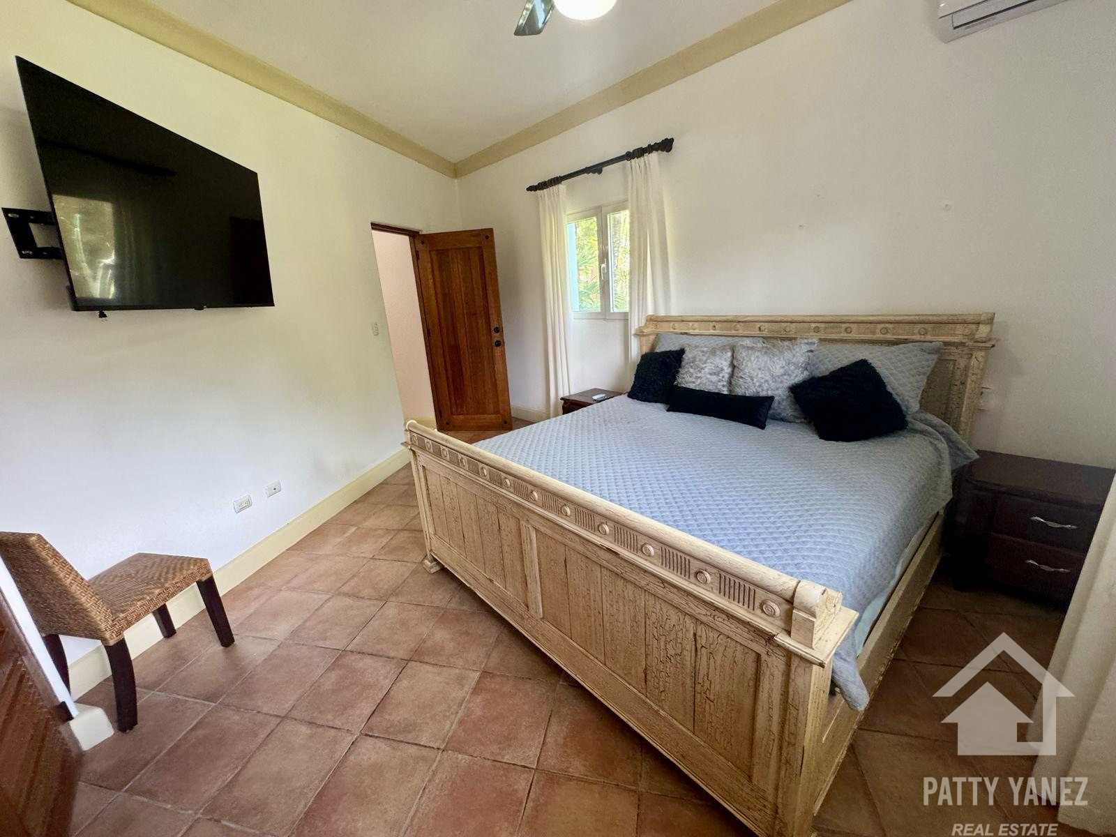 Oceanfront Condo with Sea Views in a Gated Community – Ideal for Living or Investment