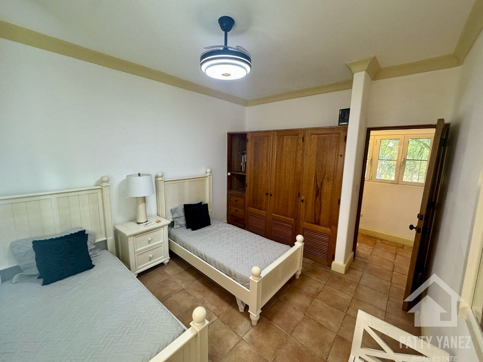 Oceanfront Condo with Sea Views in a Gated Community – Ideal for Living or Investment