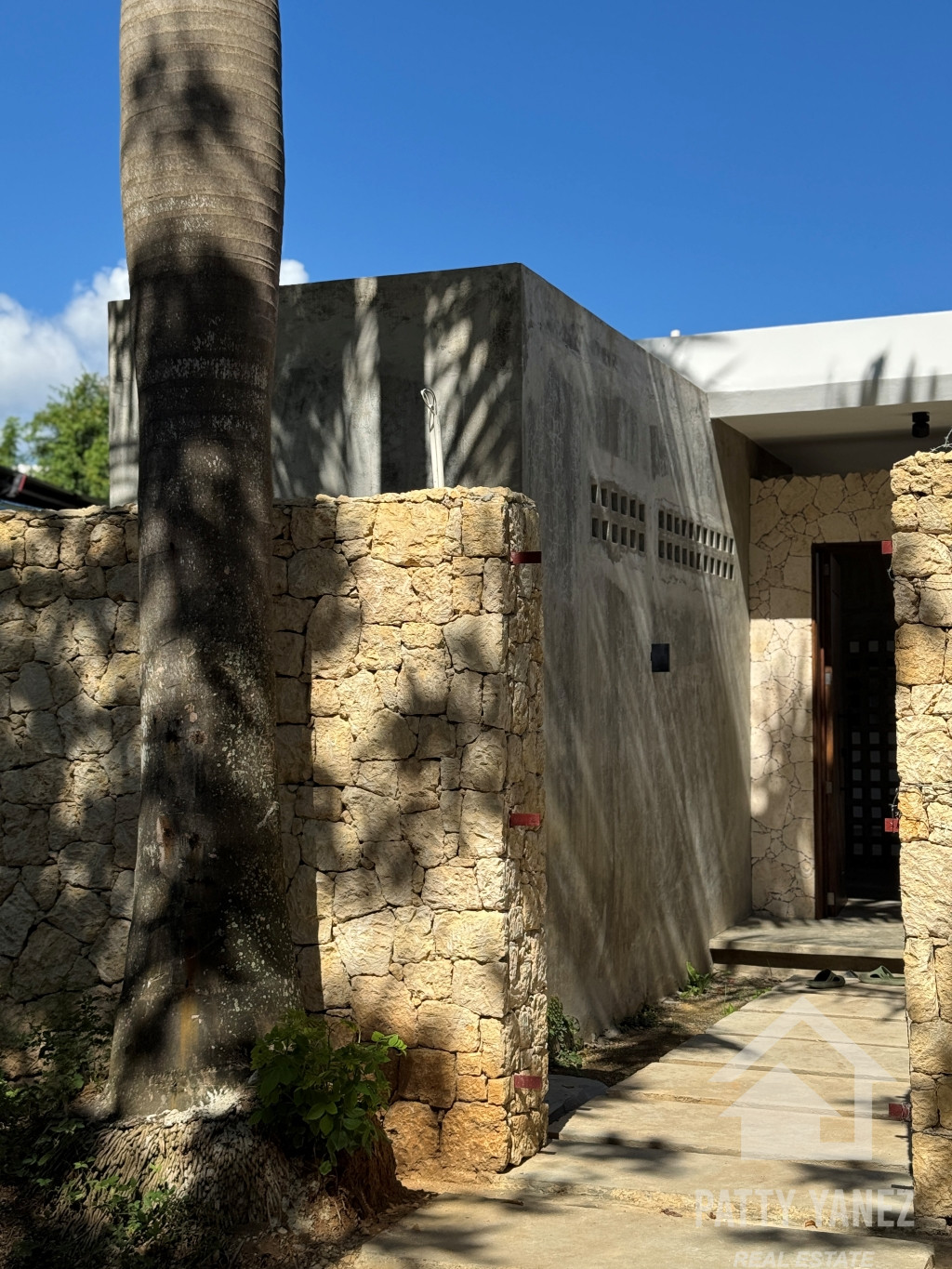 Villa nueva de 3 dormitorios con piscina en Playa Encuentro
