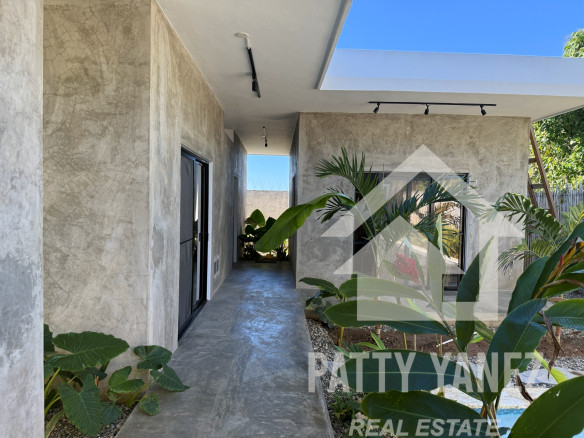 Villa nueva de 3 dormitorios con piscina en Playa Encuentro