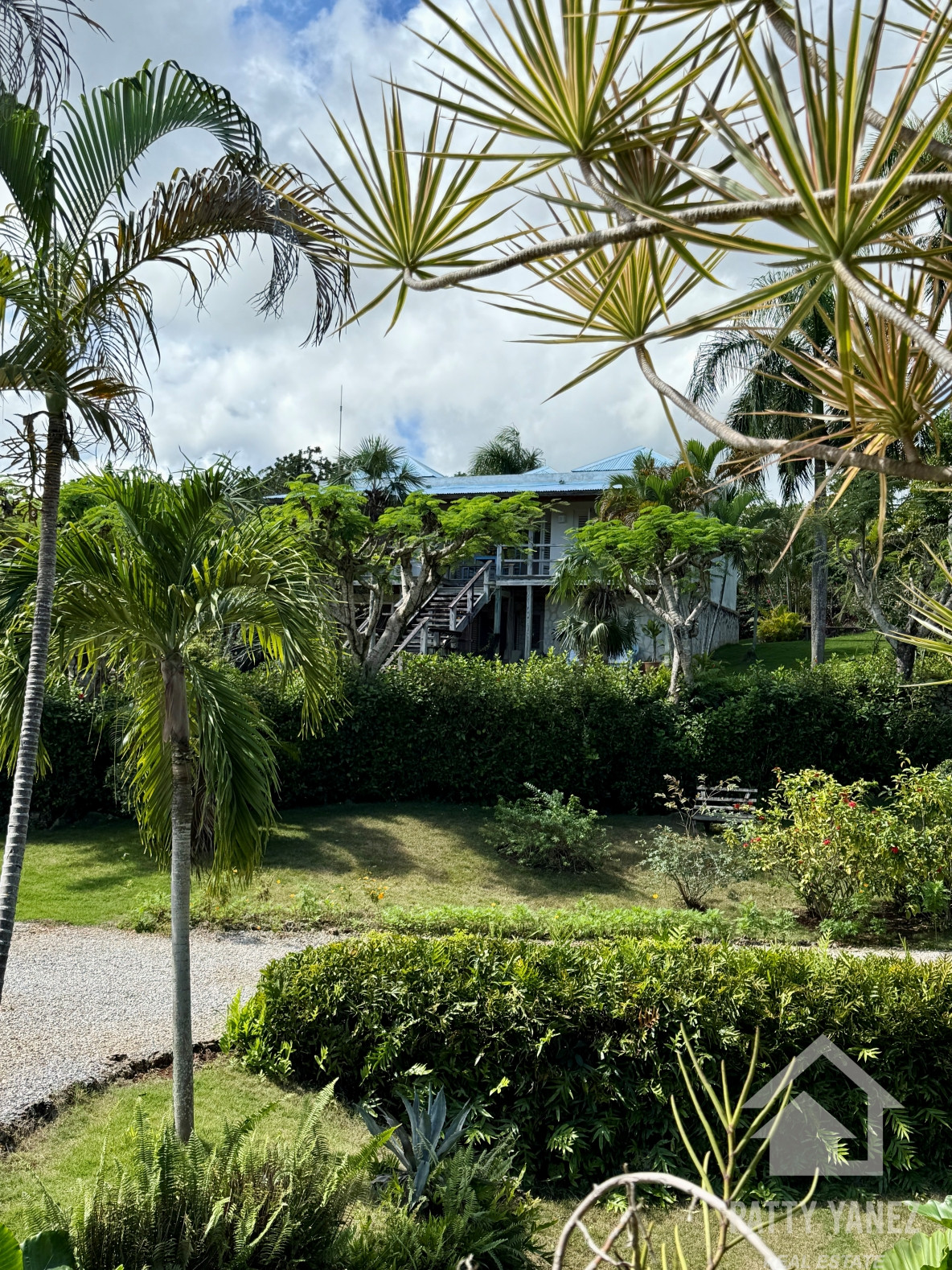 Panoramic Ocean View Villa with Guesthouse in Cabrera – Walk to the Beach