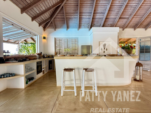 Panoramic Ocean View Villa with Guesthouse in Cabrera – Walk to the Beach