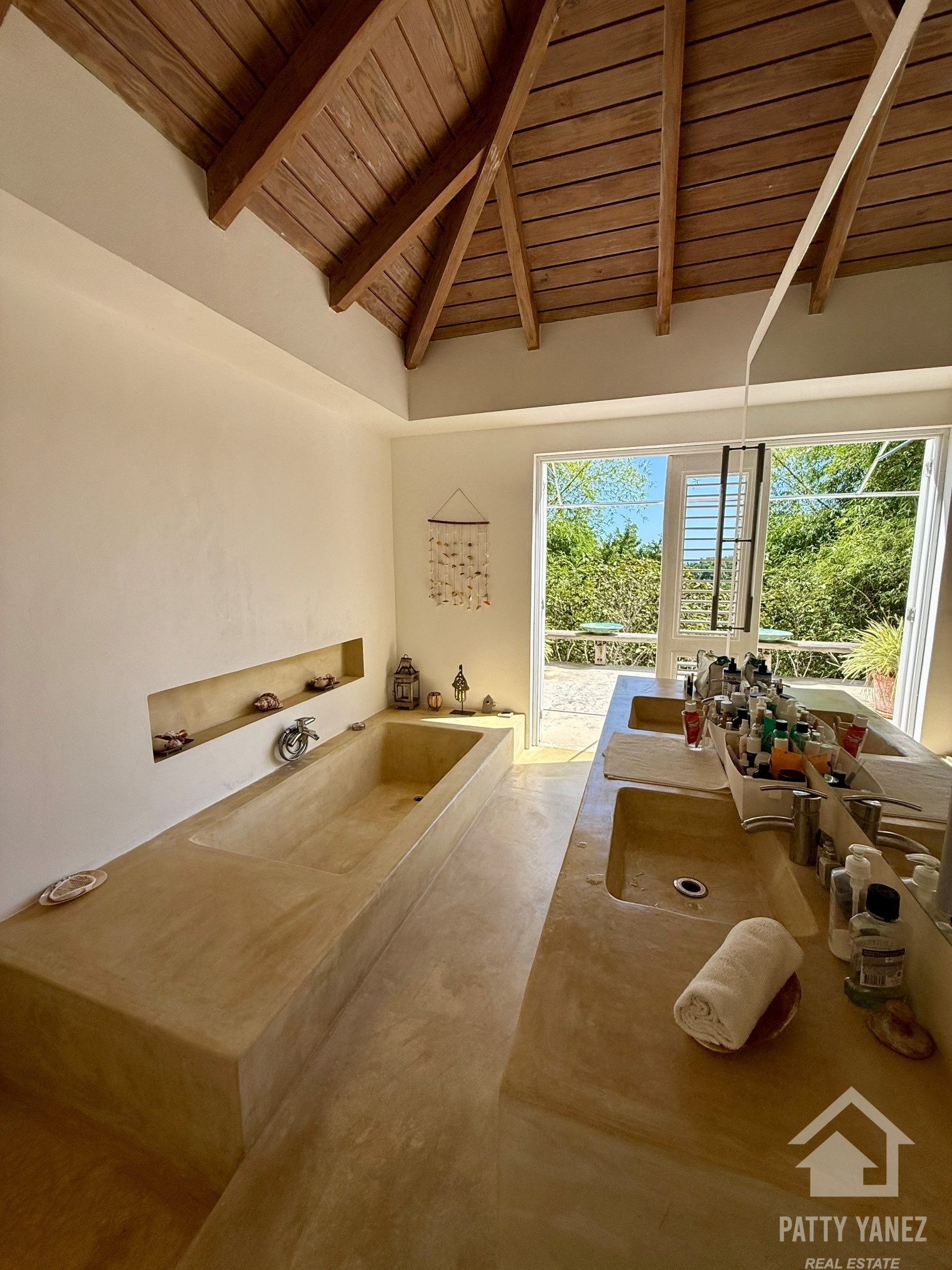 Panoramic Ocean View Villa with Guesthouse in Cabrera – Walk to the Beach