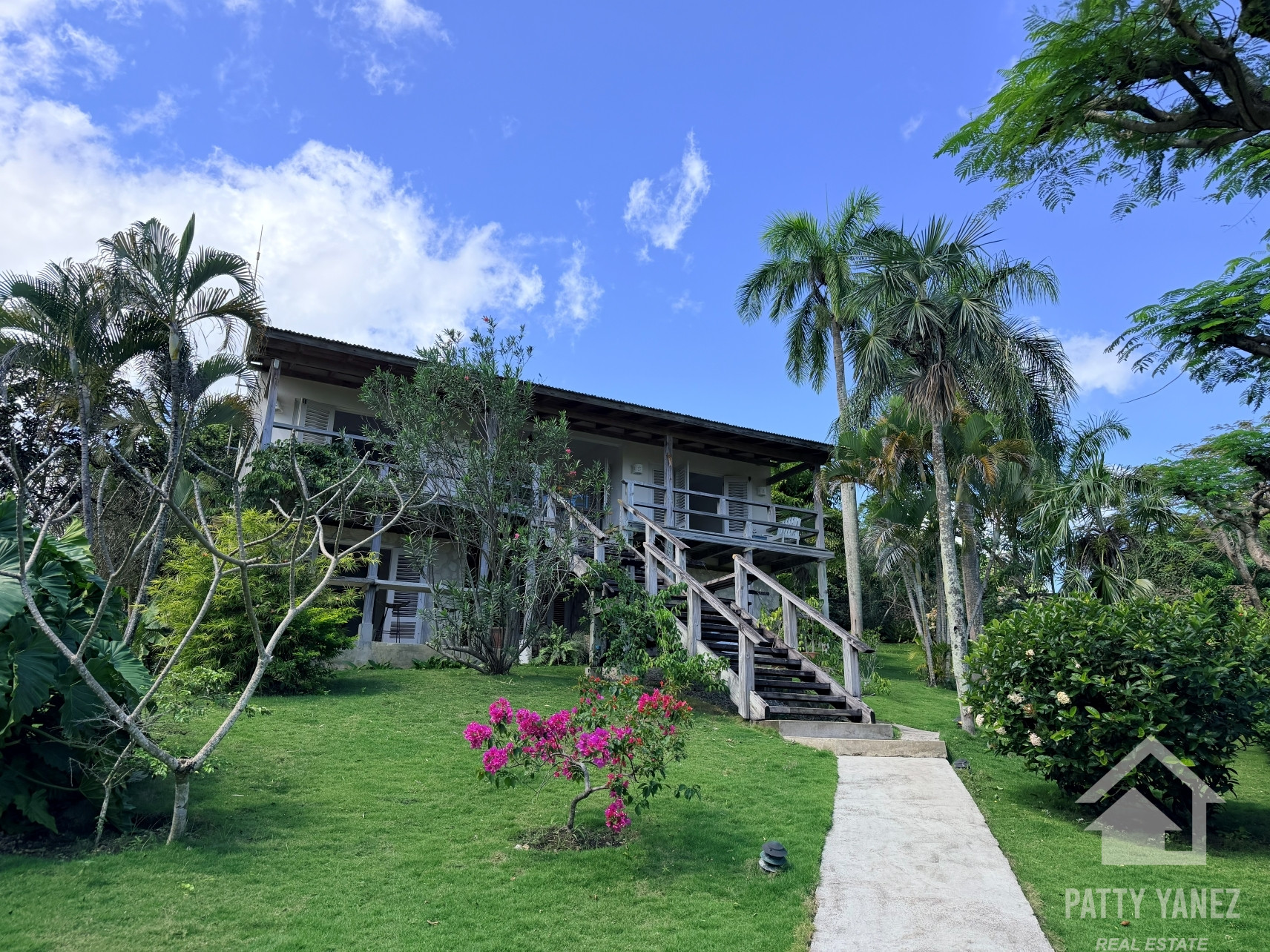 Panoramic Ocean View Villa with Guesthouse in Cabrera – Walk to the Beach