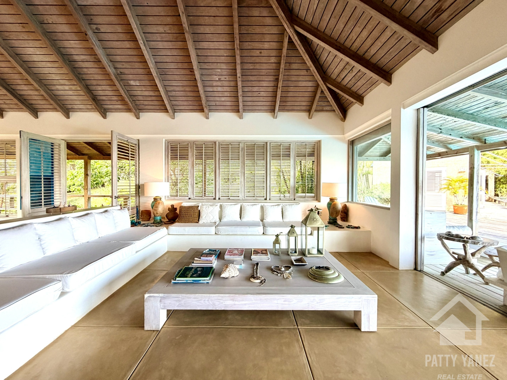 Panoramic Ocean View Villa with Guesthouse in Cabrera – Walk to the Beach