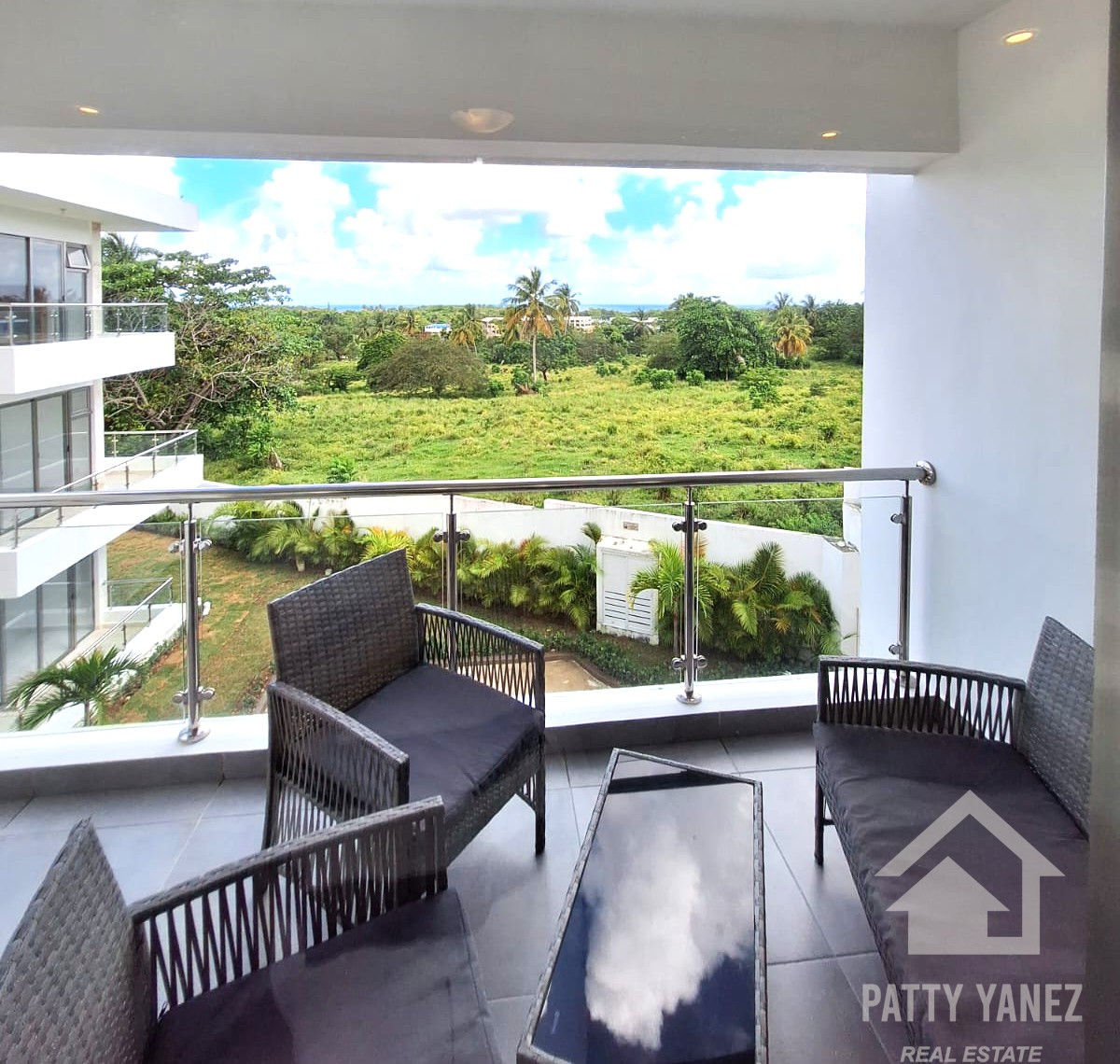 Departamento contemporáneo de 2 habitaciones cerca de la playa de Encuentro con servicios de resort