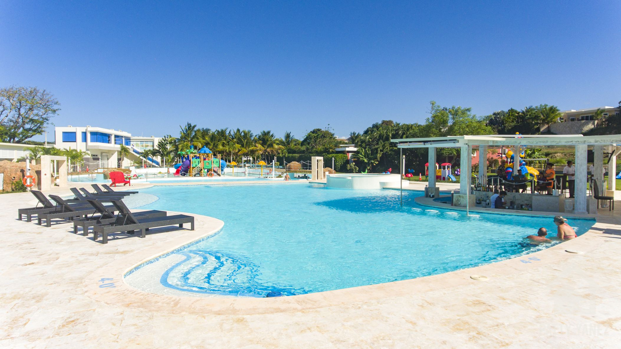 Villa tropical moderna de 3 dormitorios cerca de los centros de Sosúa y Cabarete