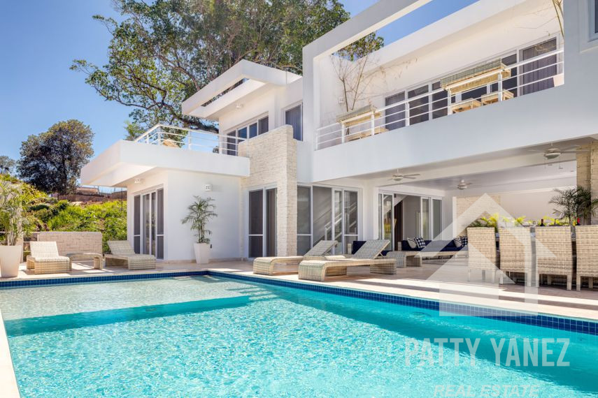 Villa tropical moderna de 3 dormitorios cerca de los centros de Sosúa y Cabarete