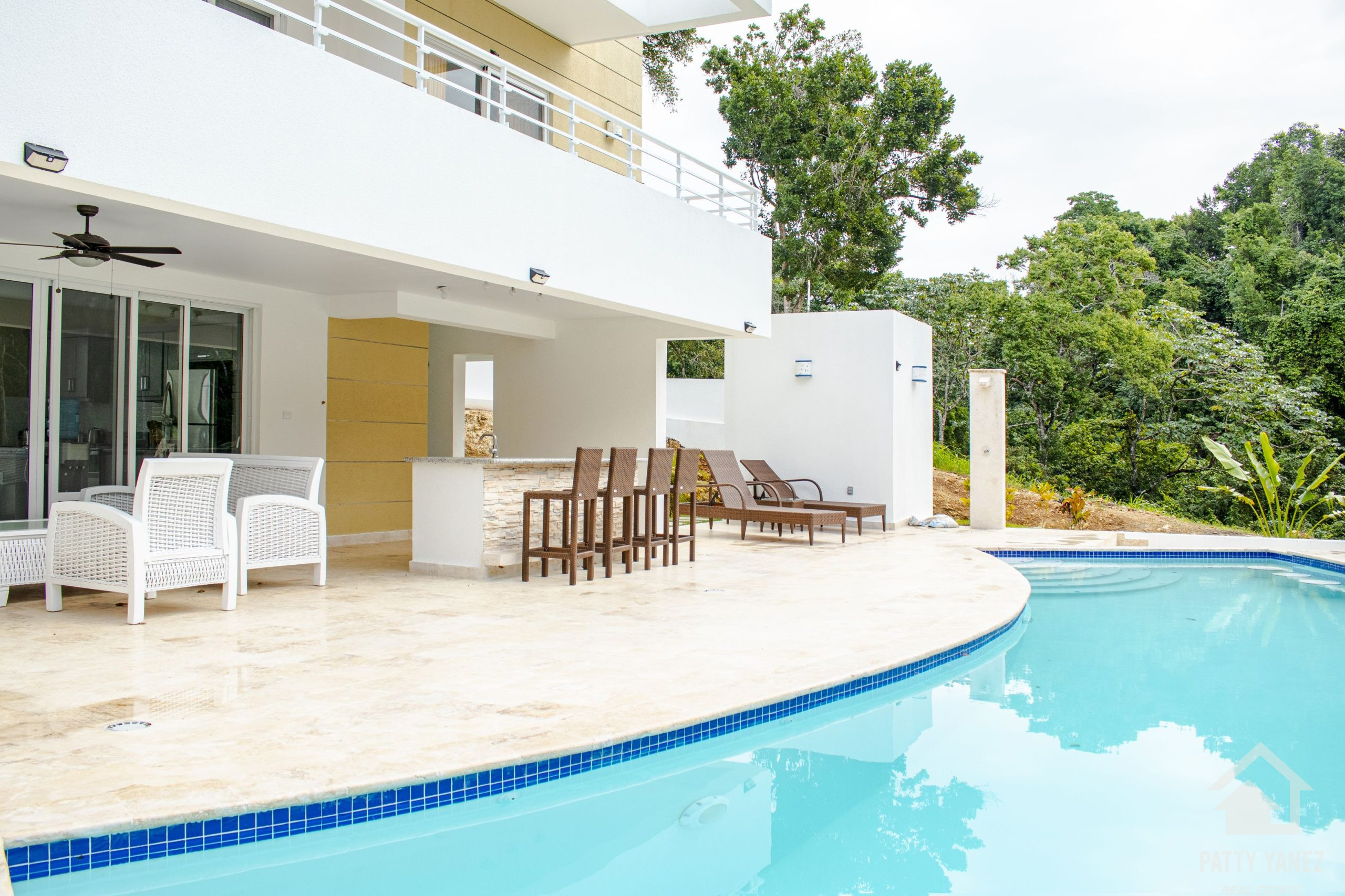 Villa tropical moderna de 3 dormitorios cerca de los centros de Sosúa y Cabarete