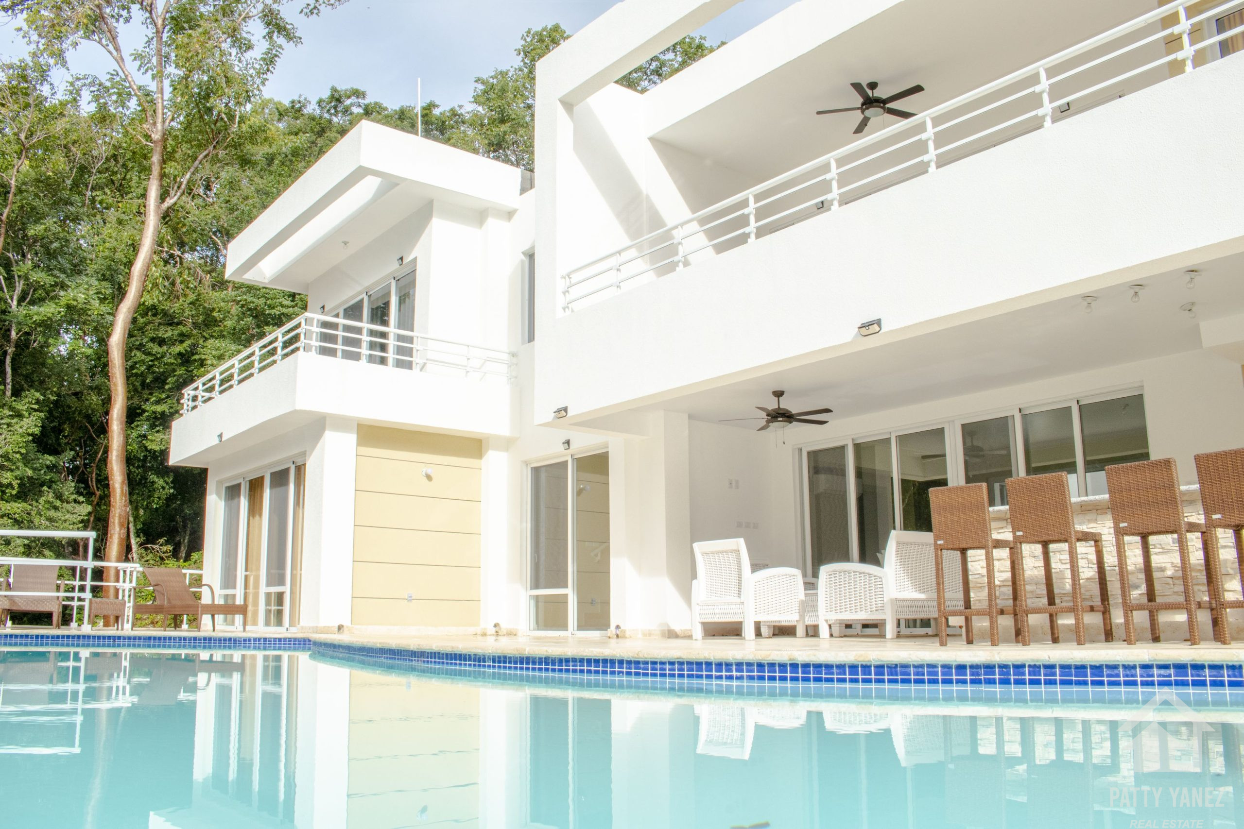 Villa tropical moderna de 3 dormitorios cerca de los centros de Sosúa y Cabarete