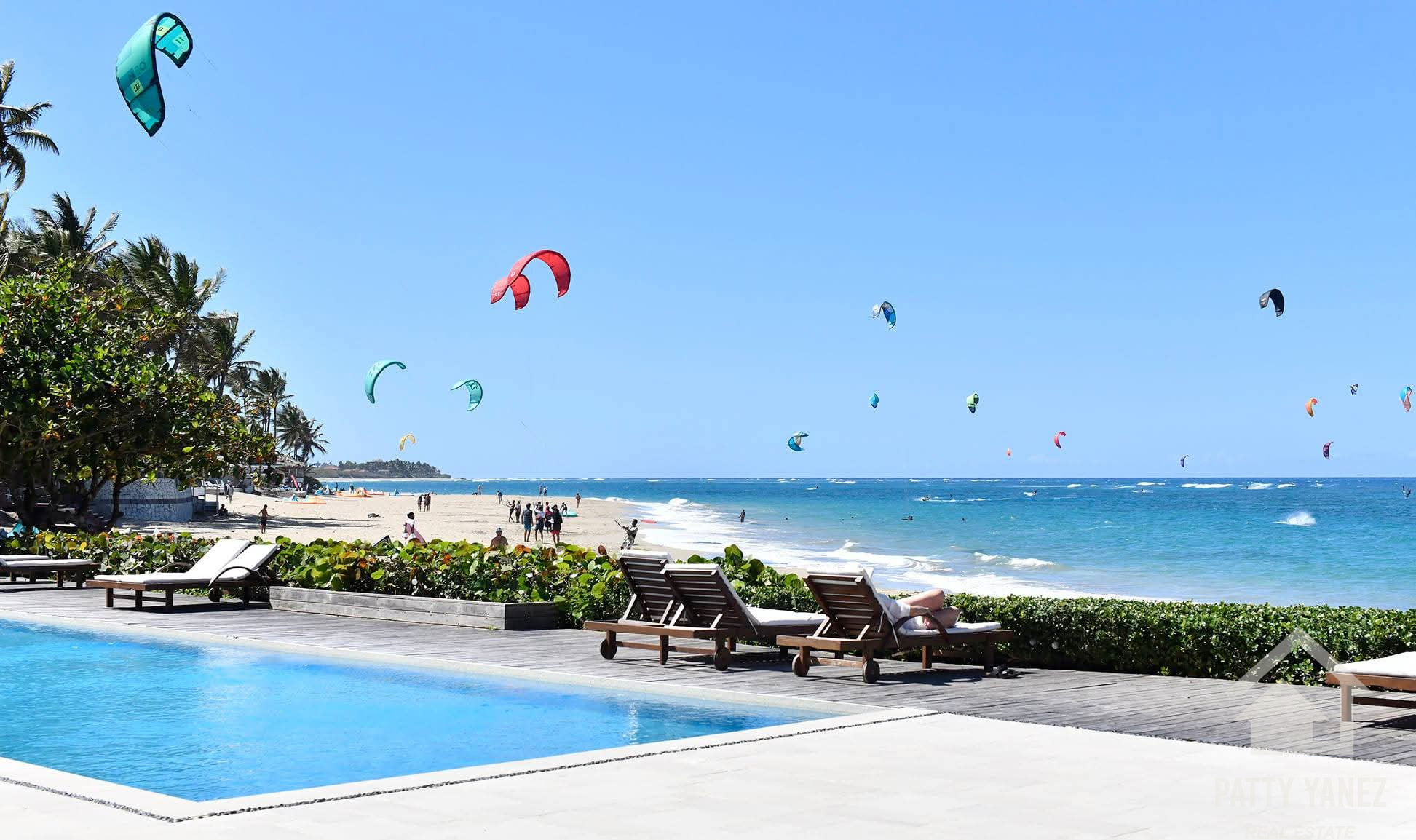 Condominio de lujo frente al mar en Kite Beach: 2 recámaras y amplia terraza