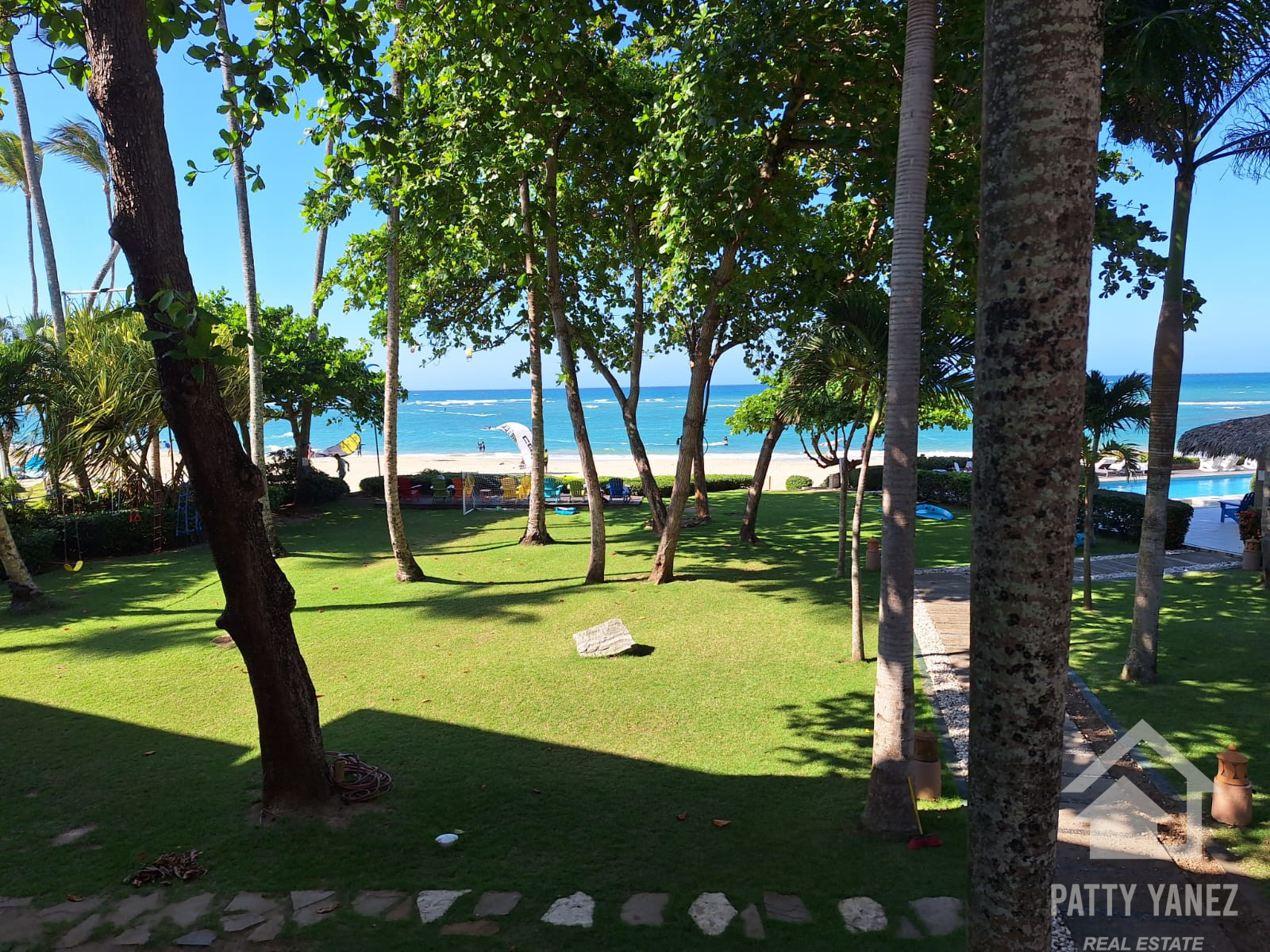 Condominio de lujo frente al mar en Kite Beach: 2 recámaras y amplia terraza