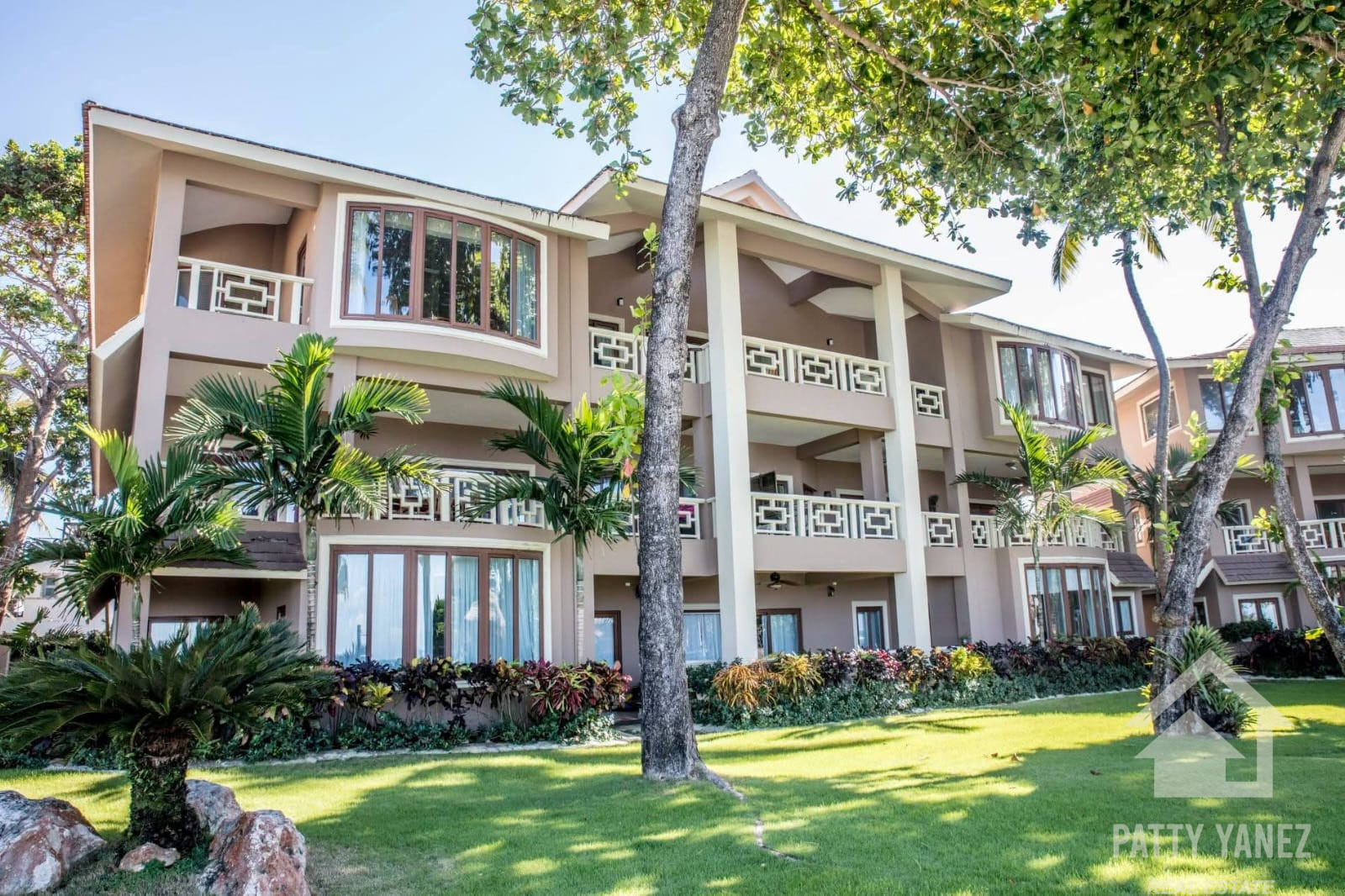 Condominio de lujo frente al mar en Kite Beach: 2 recámaras y amplia terraza