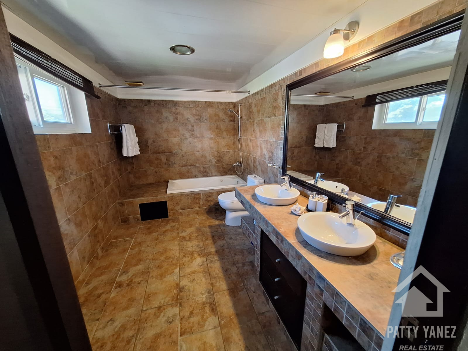 Condominio de lujo frente al mar en Kite Beach: 2 recámaras y amplia terraza