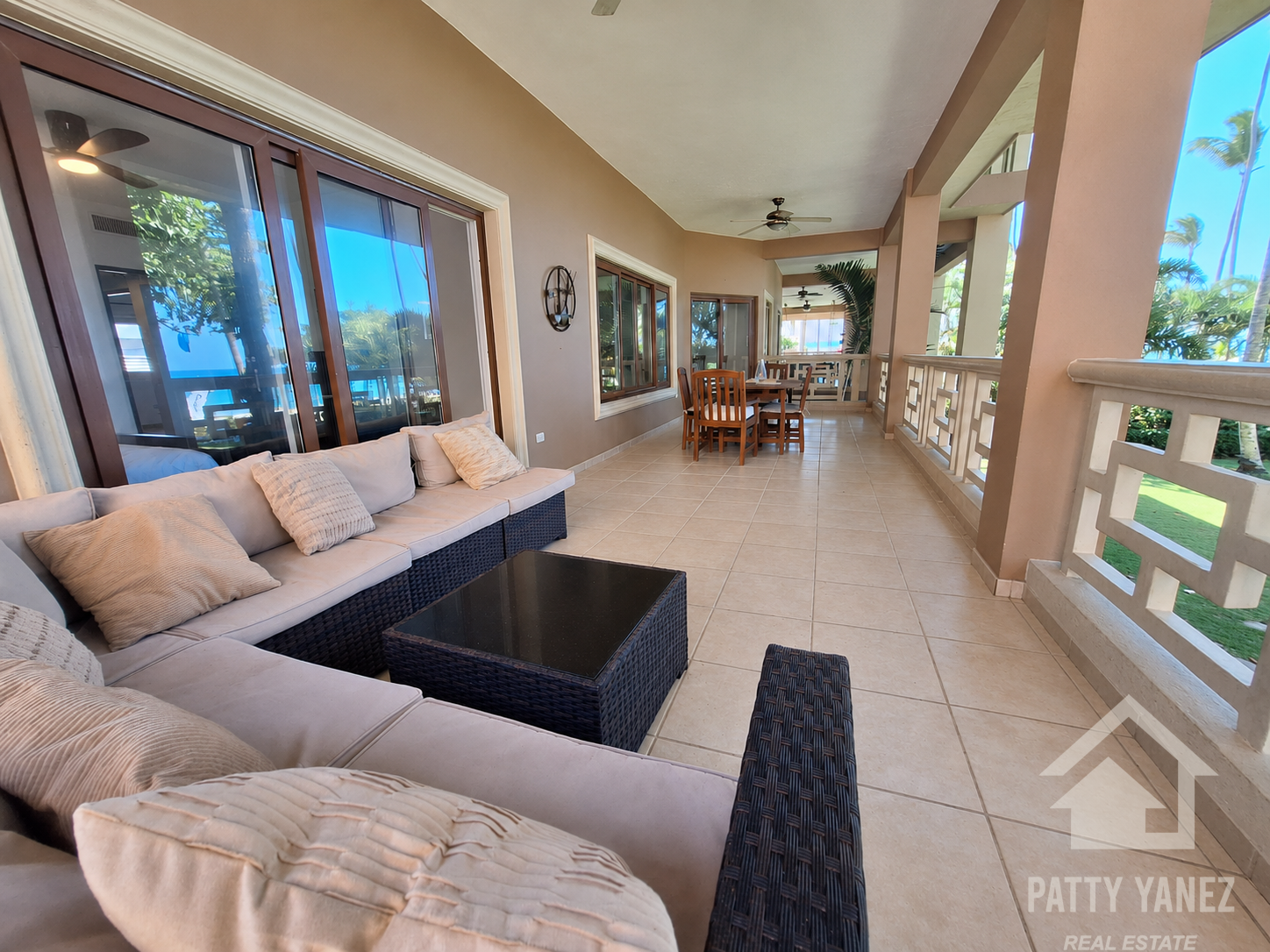 Condominio de lujo frente al mar en Kite Beach: 2 recámaras y amplia terraza