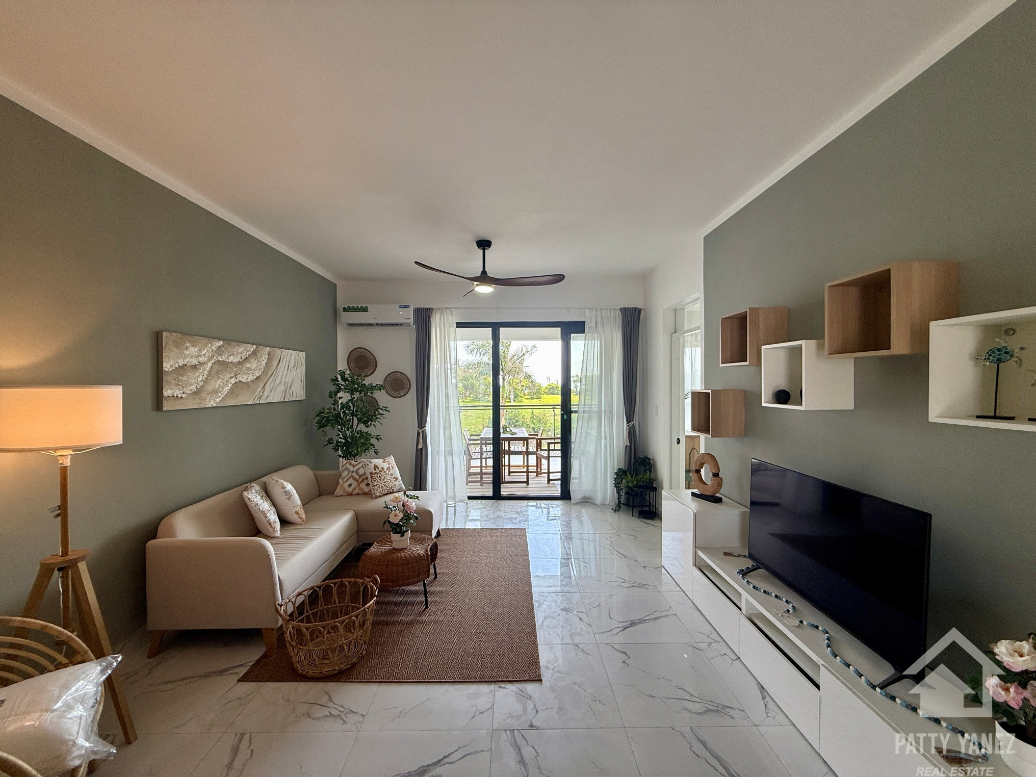 2-Bedroom Modern Condo Short Walk to Playa Encuentro, Cabarete