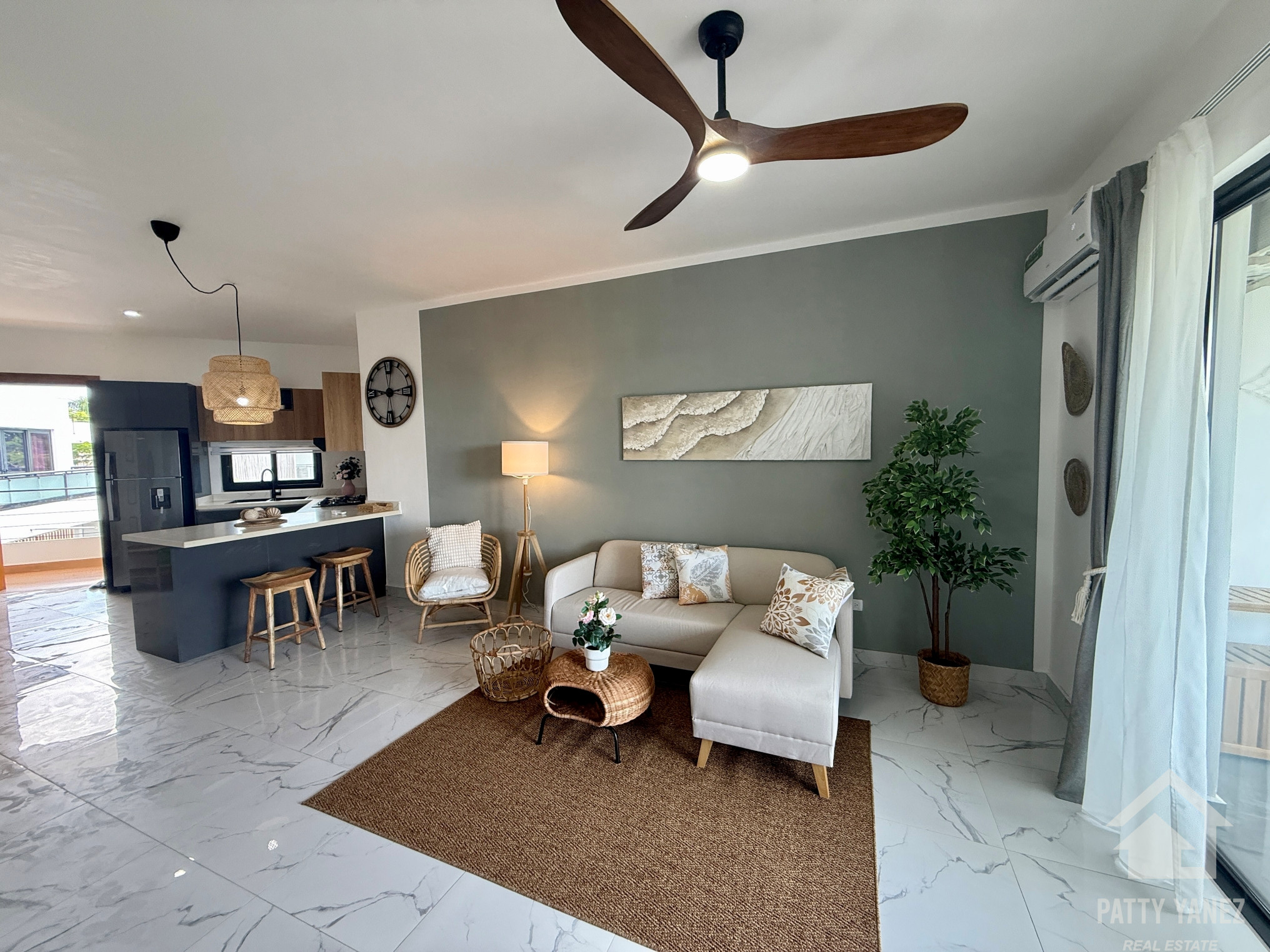 2-Bedroom Modern Condo Short Walk to Playa Encuentro, Cabarete