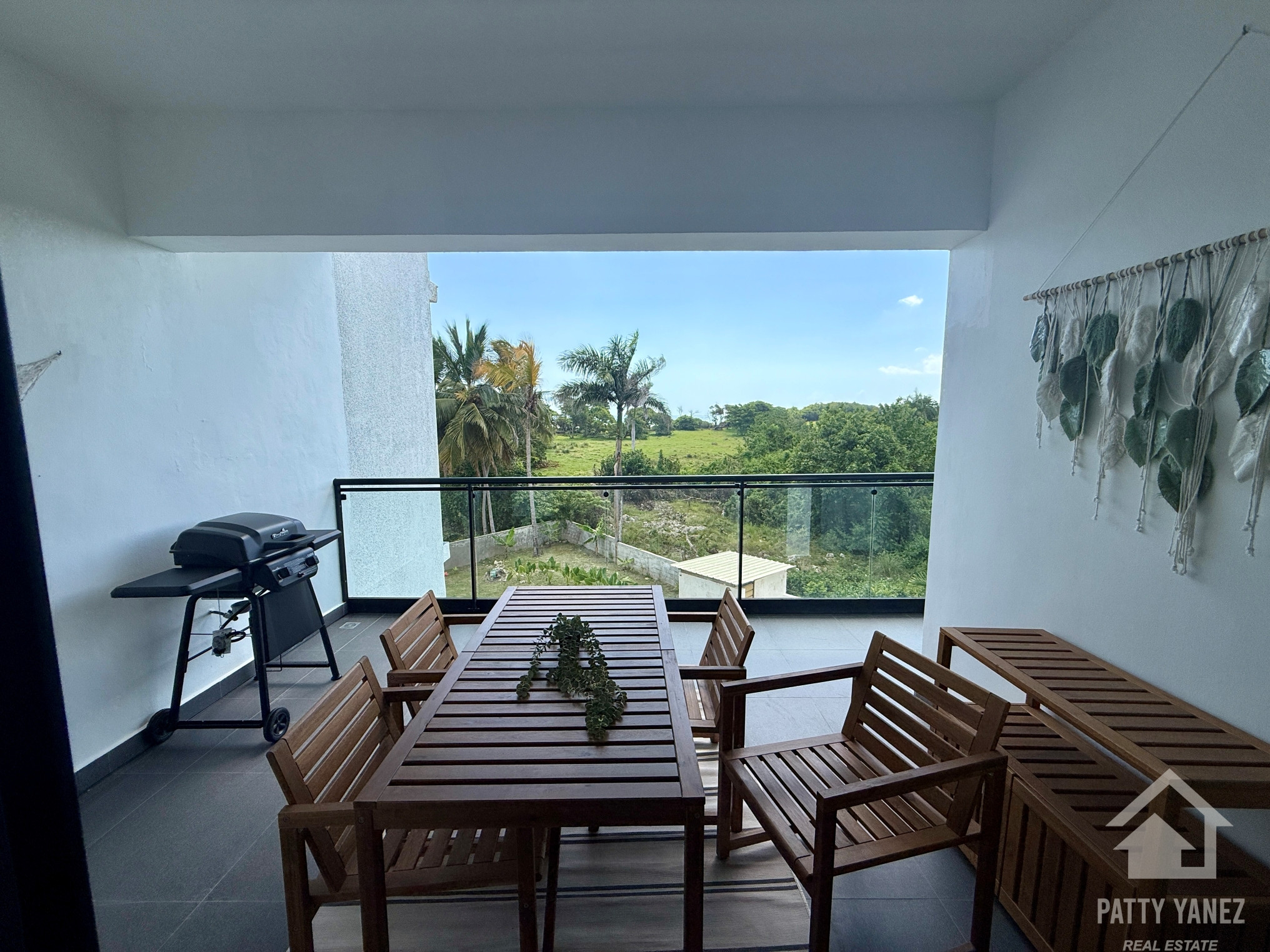 2-Bedroom Modern Condo Short Walk to Playa Encuentro, Cabarete